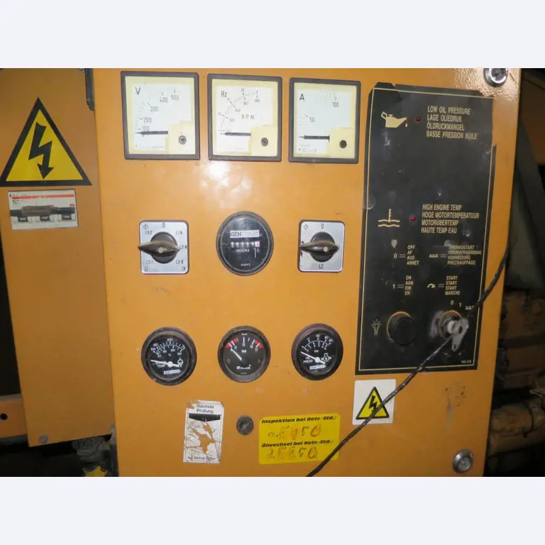 dobro vzdrževani gradbeni stroji, oprema za gradbene stroje in vozila.-2