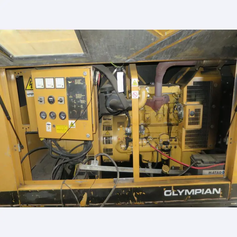 dobro vzdrževani gradbeni stroji, oprema za gradbene stroje in vozila.-3