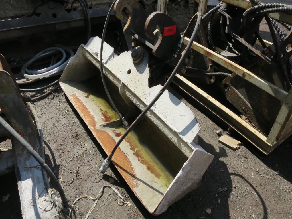 des machines de chantier entretenues, des accessoires pour machines de chantier ainsi que des véhicules-1