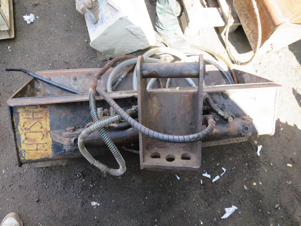 des machines de chantier entretenues, des accessoires pour machines de chantier ainsi que des véhicules-1