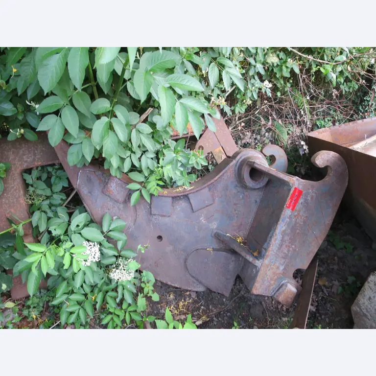 dobro vzdrževani gradbeni stroji, oprema za gradbene stroje in vozila.-1