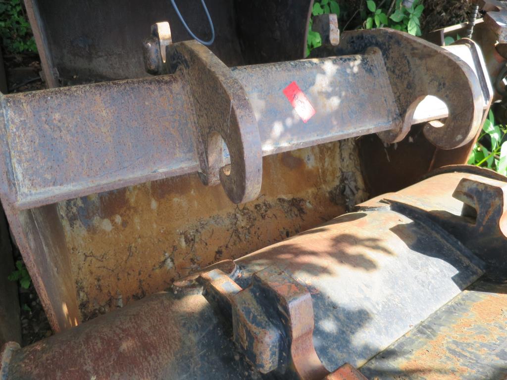 well-maintained construction machinery, equipment and vehicles-1