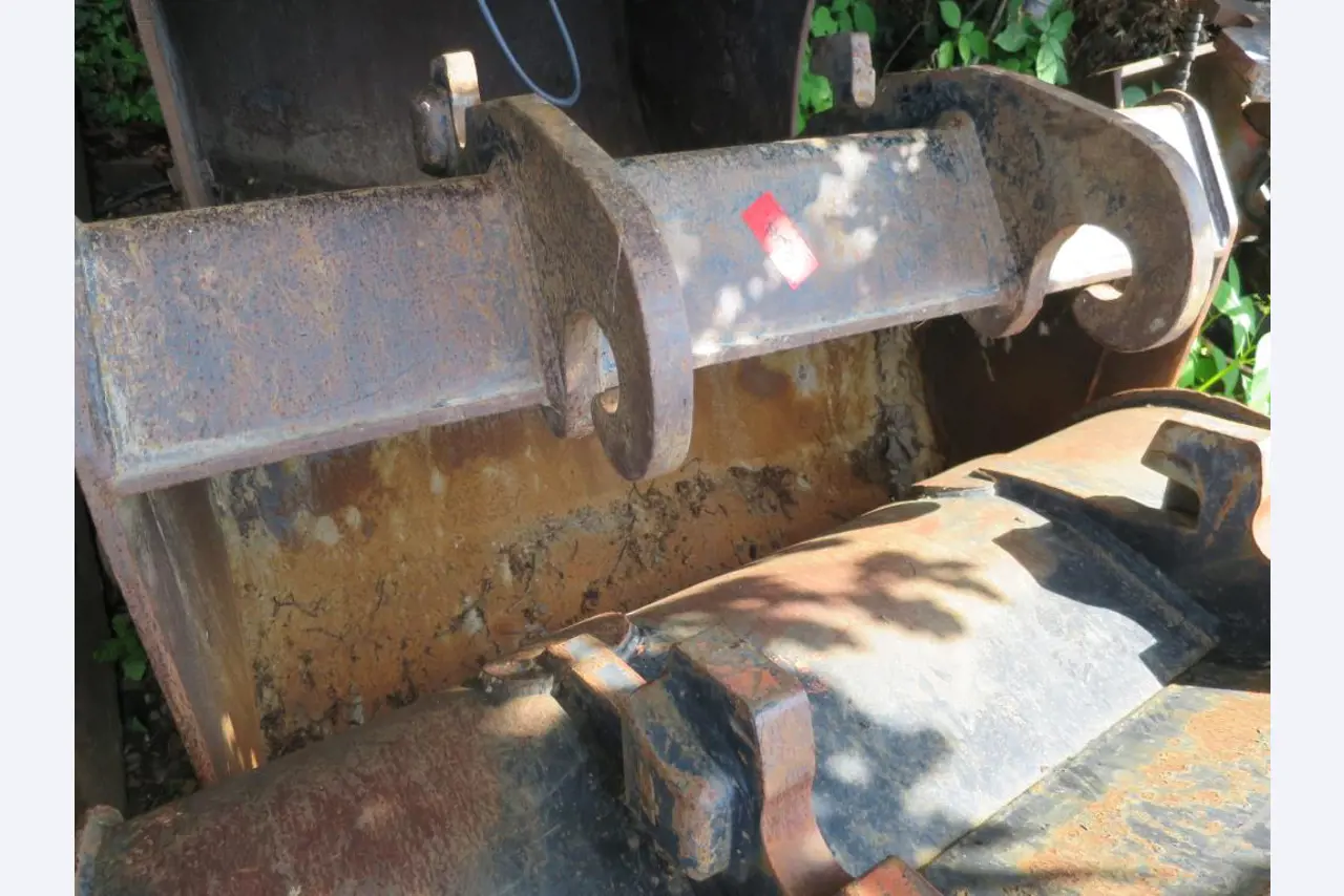 well-maintained construction machinery, equipment and vehicles-1