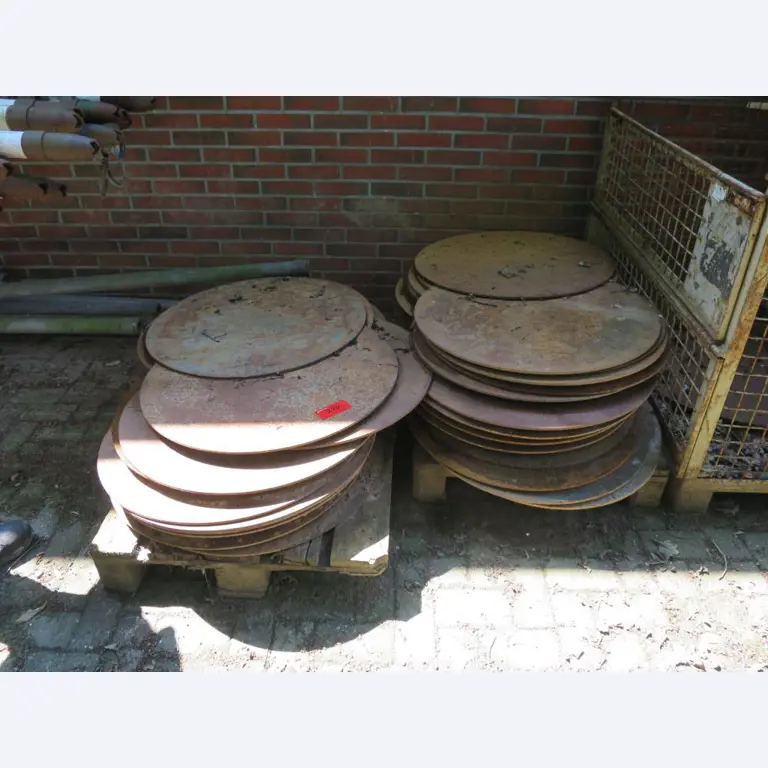 dobro vzdrževani gradbeni stroji, oprema za gradbene stroje in vozila.-1