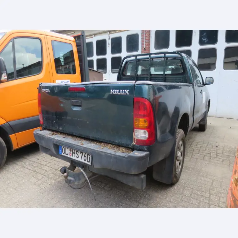 dobro vzdrževani gradbeni stroji, oprema za gradbene stroje in vozila.-2