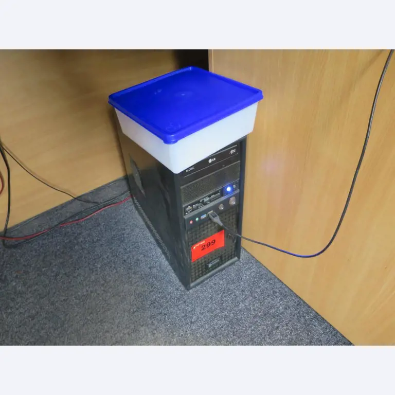 dobro vzdrževani gradbeni stroji, oprema za gradbene stroje in vozila.-1