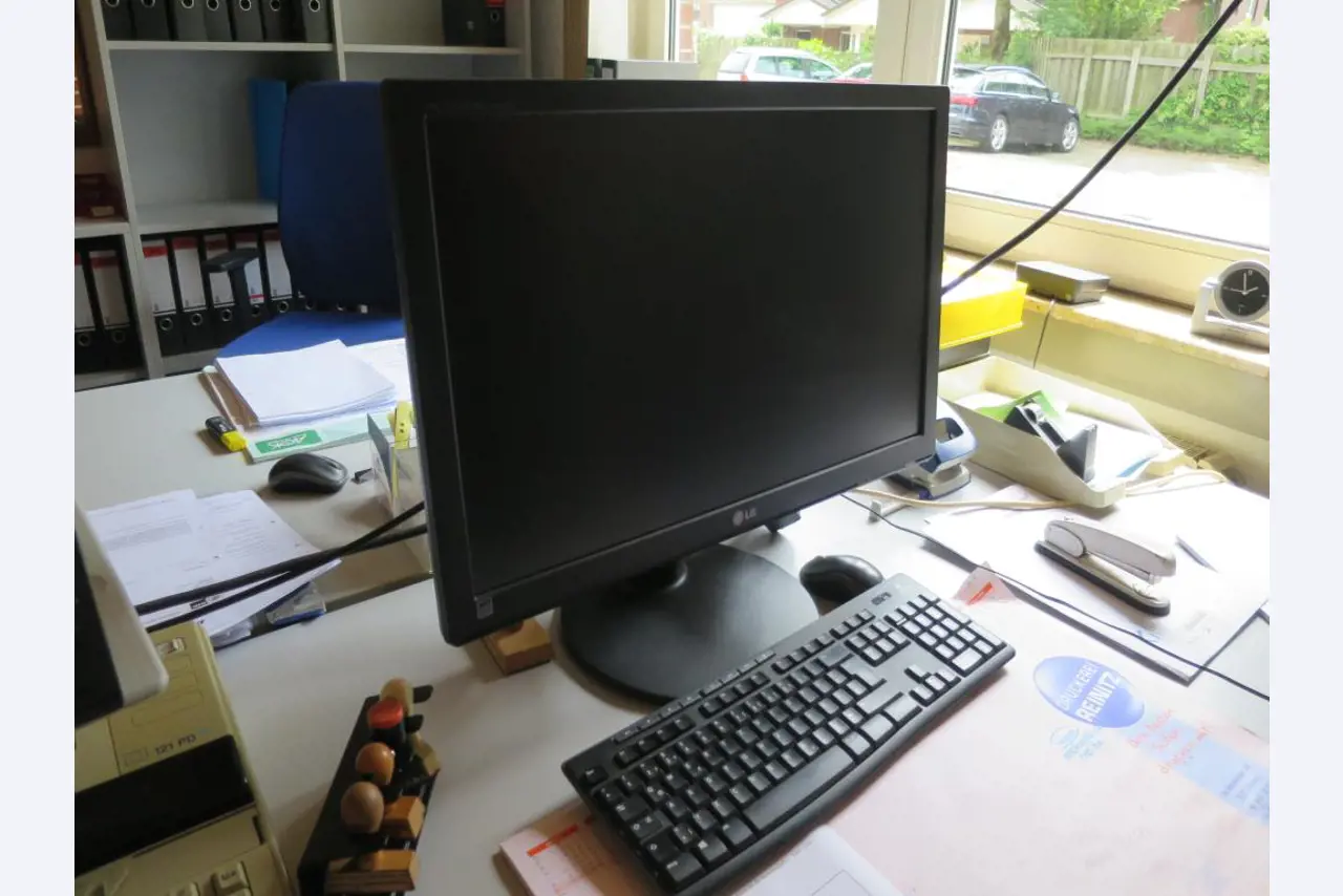 dobro vzdrževani gradbeni stroji, oprema za gradbene stroje in vozila.-2