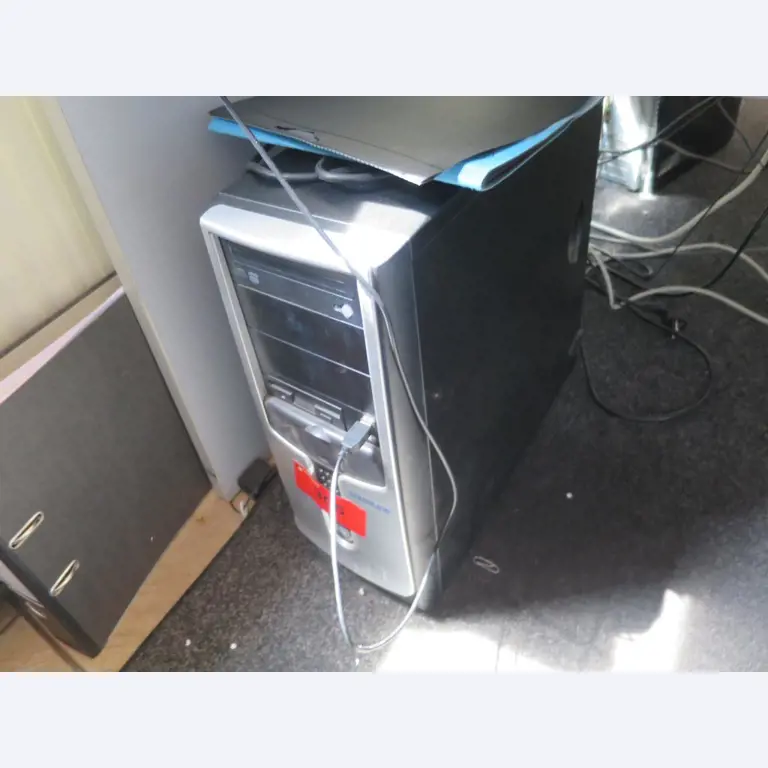 dobro vzdrževani gradbeni stroji, oprema za gradbene stroje in vozila.-1