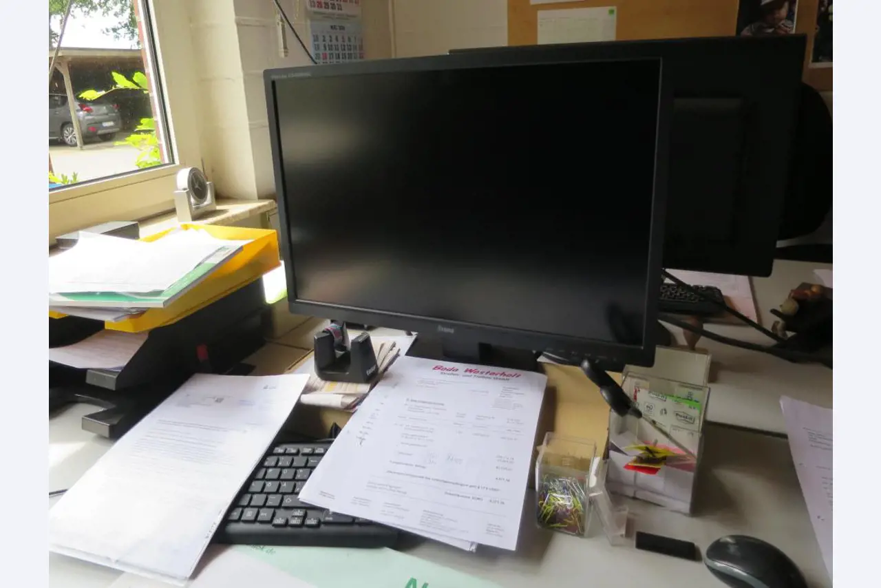 dobro vzdrževani gradbeni stroji, oprema za gradbene stroje in vozila.-2