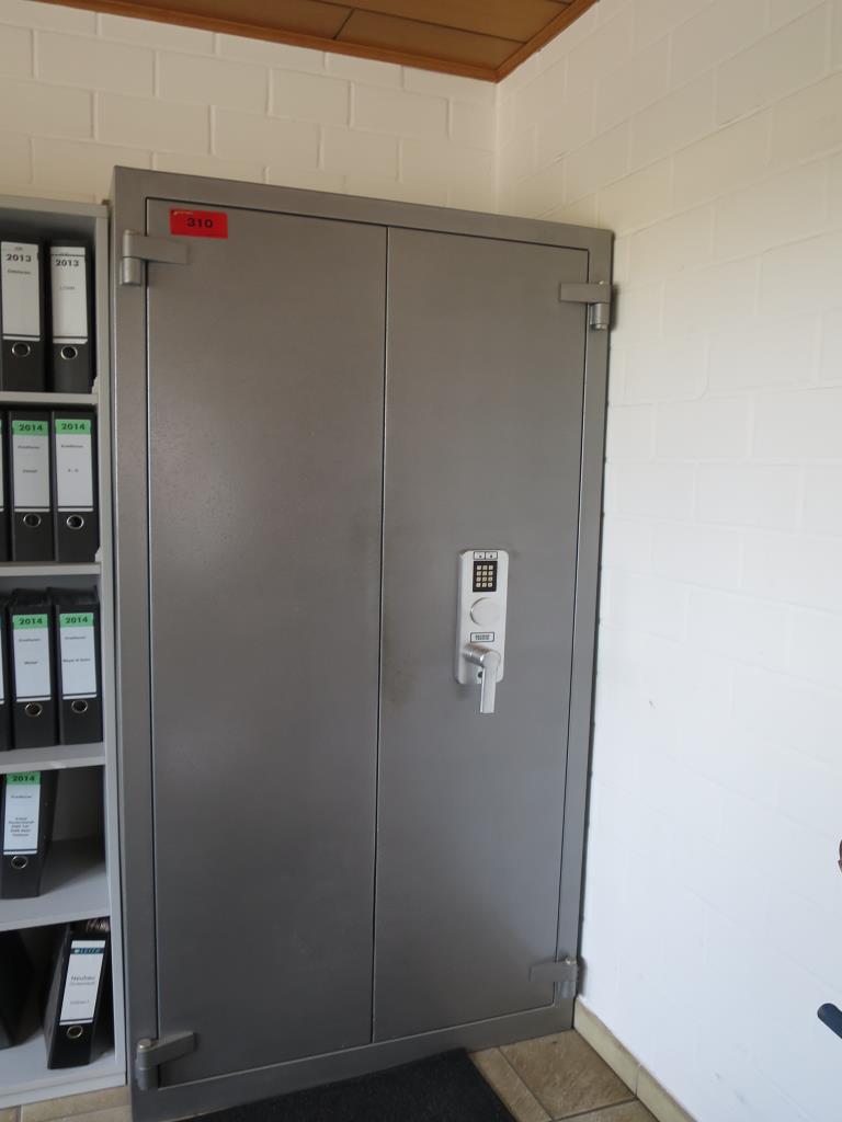 well-maintained construction machinery, equipment and vehicles-1