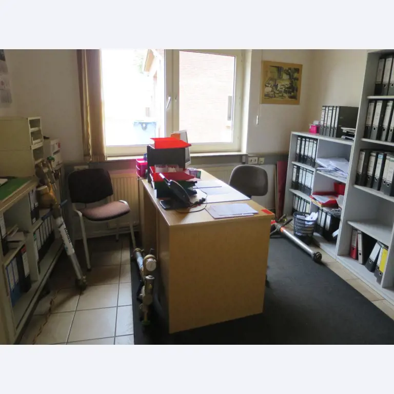 dobro vzdrževani gradbeni stroji, oprema za gradbene stroje in vozila.-1