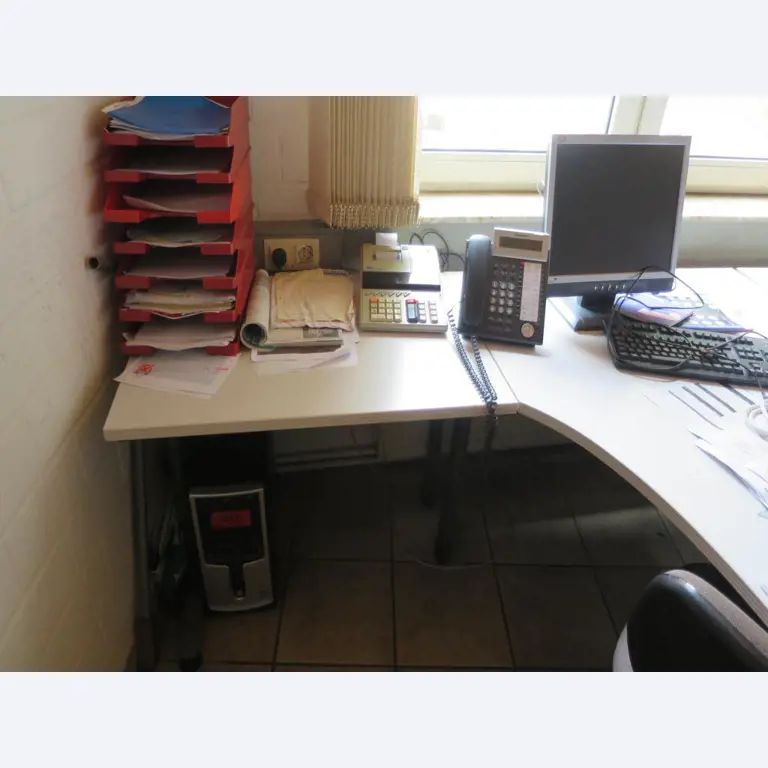 dobro vzdrževani gradbeni stroji, oprema za gradbene stroje in vozila.-1