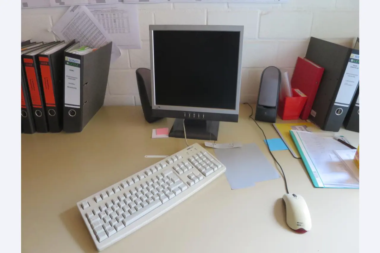 dobro vzdrževani gradbeni stroji, oprema za gradbene stroje in vozila.-2