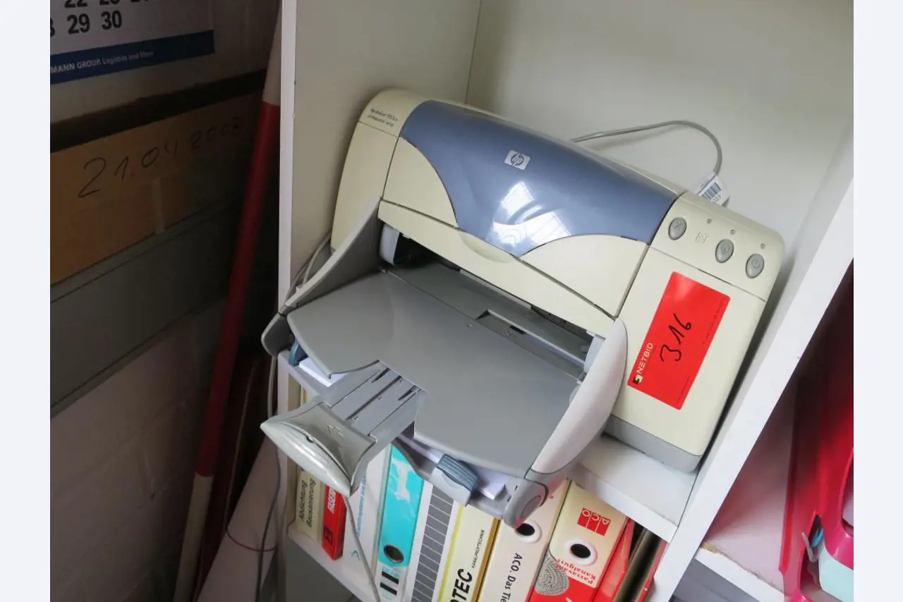 dobro vzdrževani gradbeni stroji, oprema za gradbene stroje in vozila.-3