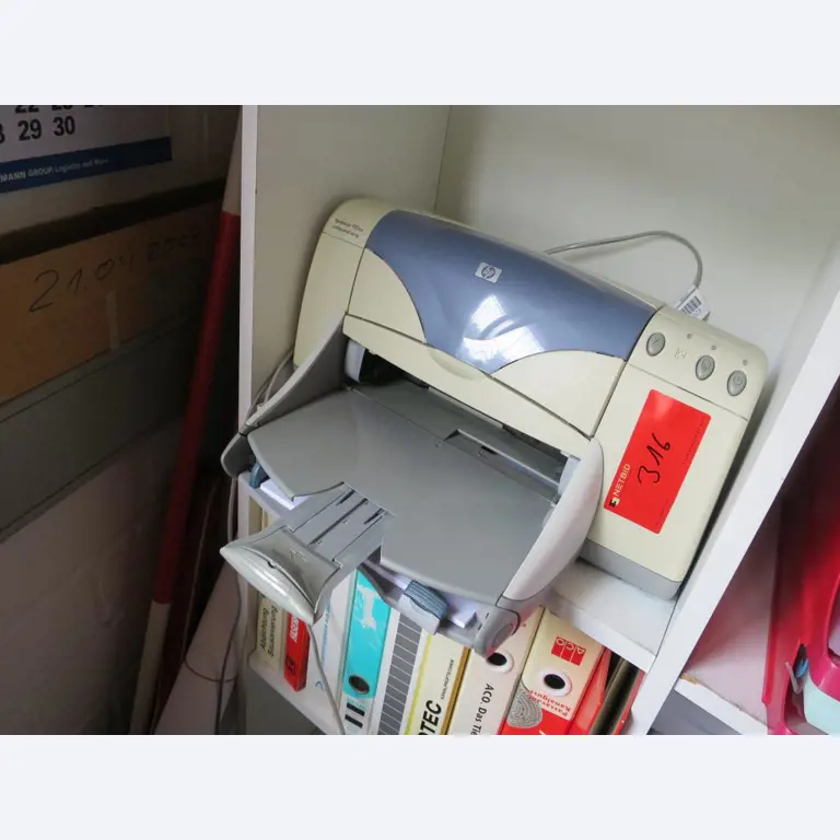 dobro vzdrževani gradbeni stroji, oprema za gradbene stroje in vozila.-3