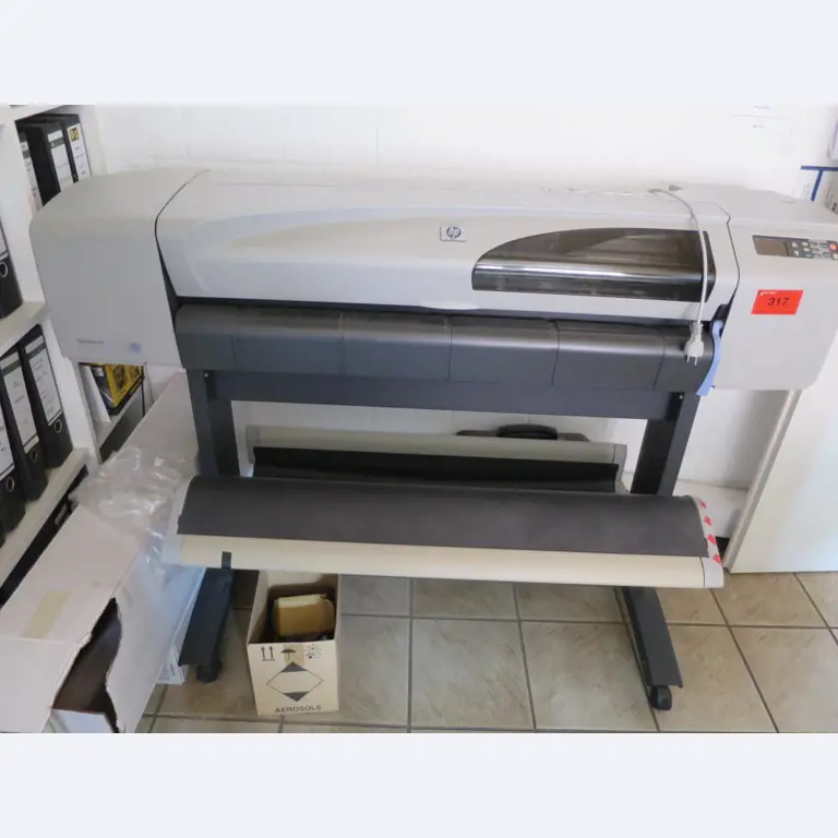 dobro vzdrževani gradbeni stroji, oprema za gradbene stroje in vozila.-1