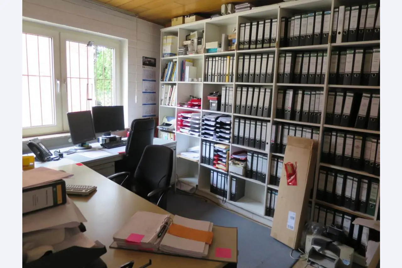 dobro vzdrževani gradbeni stroji, oprema za gradbene stroje in vozila.-1