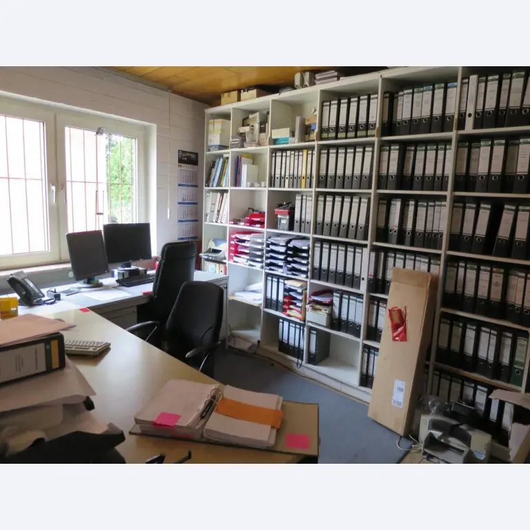 dobro vzdrževani gradbeni stroji, oprema za gradbene stroje in vozila.-1