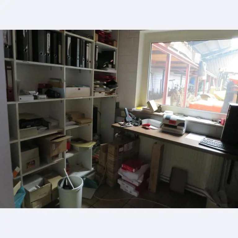 dobro vzdrževani gradbeni stroji, oprema za gradbene stroje in vozila.-1