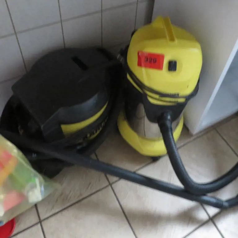 2 Vacuum cleaner Kärcher