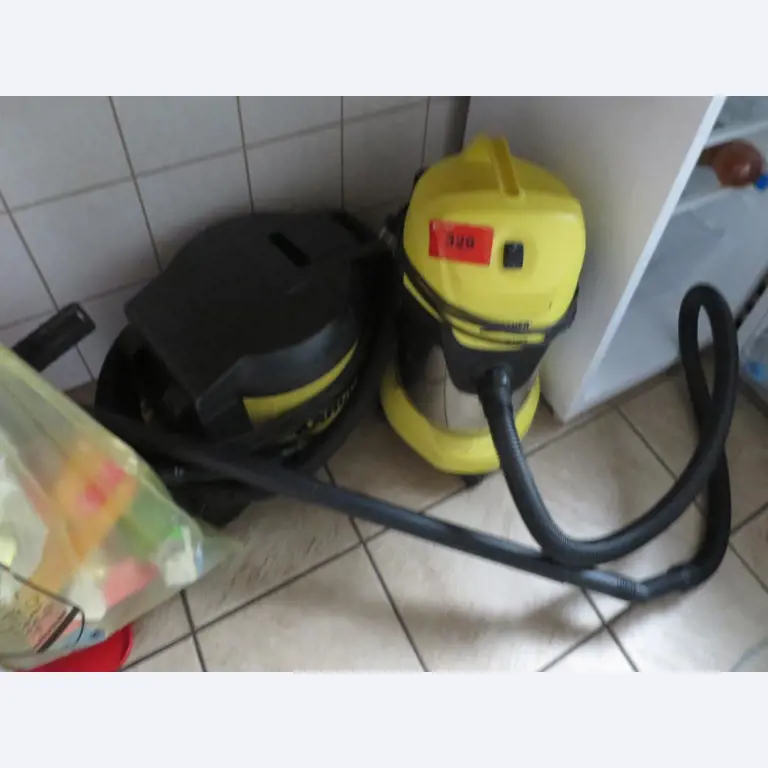 dobro vzdrževani gradbeni stroji, oprema za gradbene stroje in vozila.-1