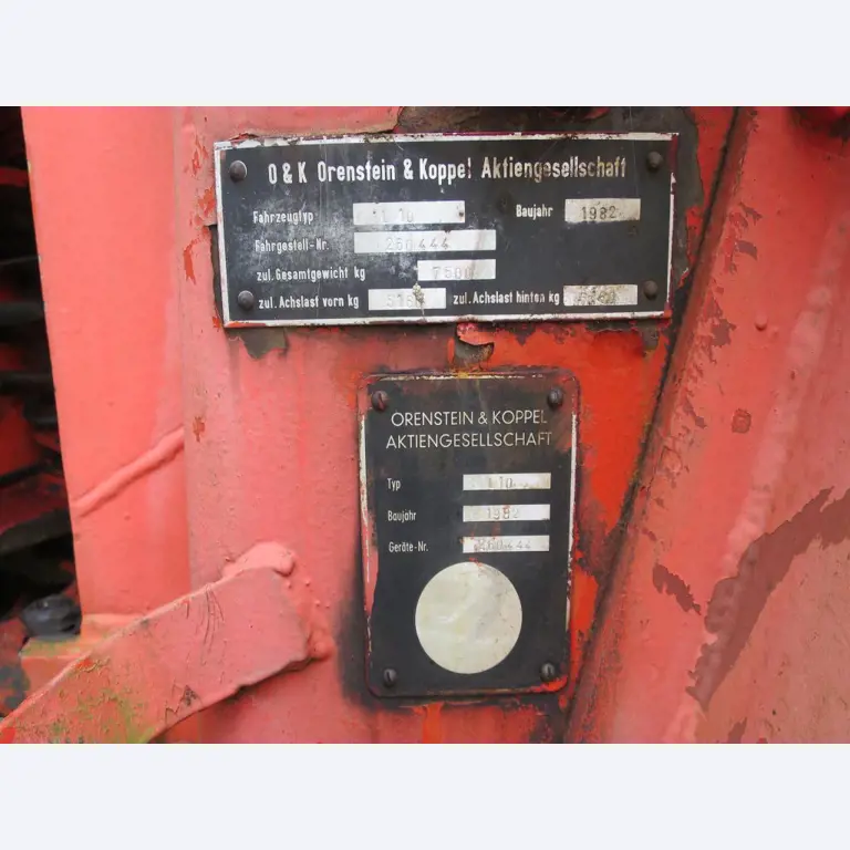 dobro vzdrževani gradbeni stroji, oprema za gradbene stroje in vozila.-2