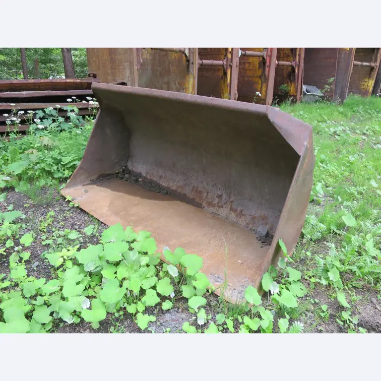 dobro vzdrževani gradbeni stroji, oprema za gradbene stroje in vozila.-3