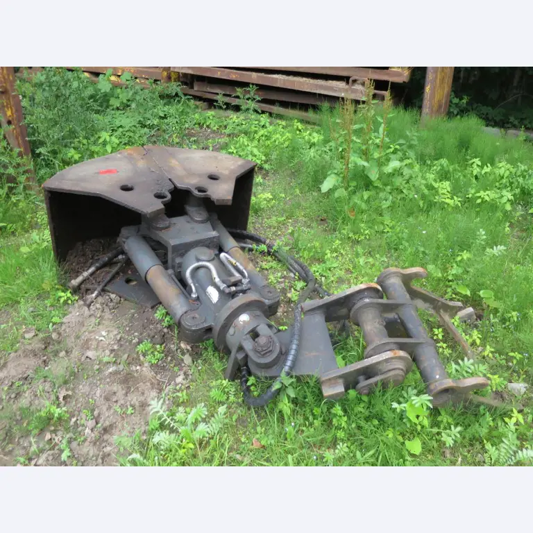 dobro vzdrževani gradbeni stroji, oprema za gradbene stroje in vozila.-1