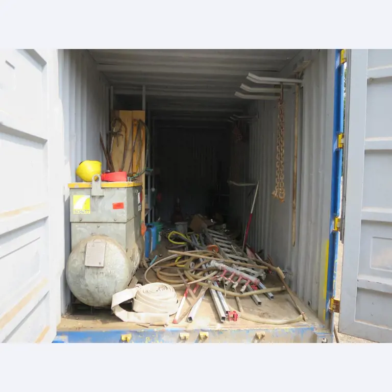 dobro vzdrževani gradbeni stroji, oprema za gradbene stroje in vozila.-3