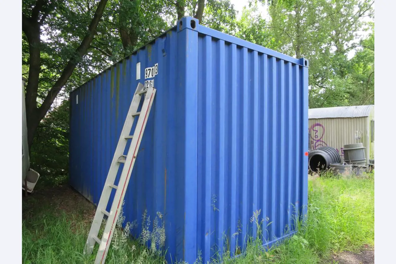 máquinas de construção, acessórios de máquinas de construção e veículos em bom estado de conservação-1