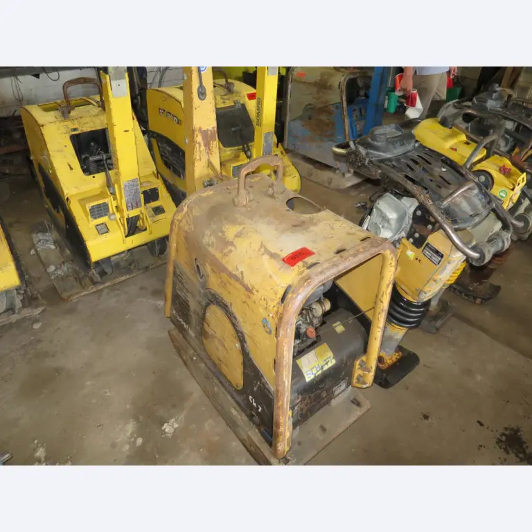 dobro vzdrževani gradbeni stroji, oprema za gradbene stroje in vozila.-1