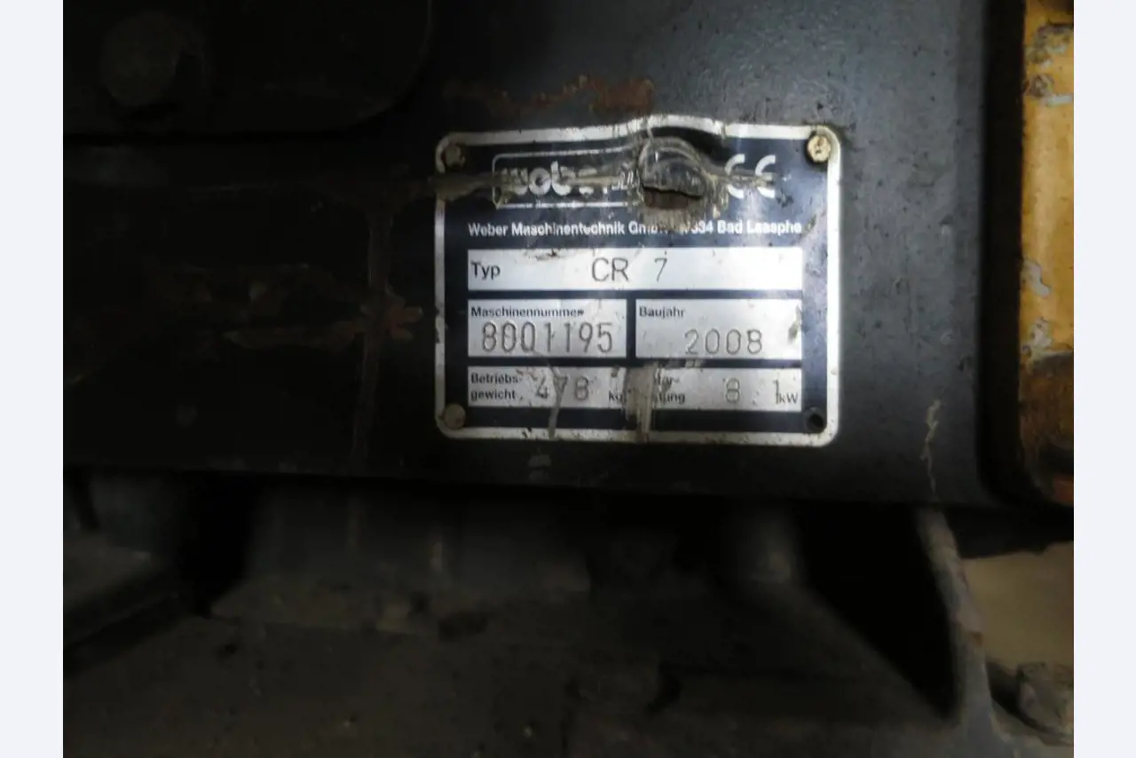 dobro vzdrževani gradbeni stroji, oprema za gradbene stroje in vozila.-2