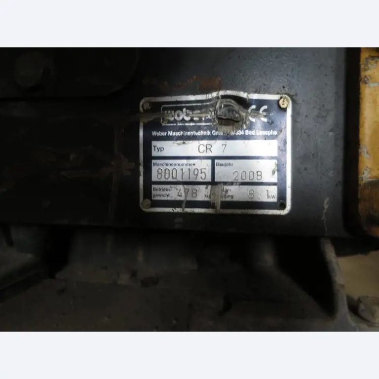 dobro vzdrževani gradbeni stroji, oprema za gradbene stroje in vozila.-2