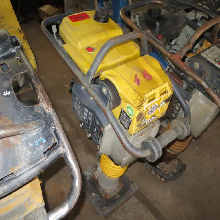 Sleuvenstamper Bomag BT60/4