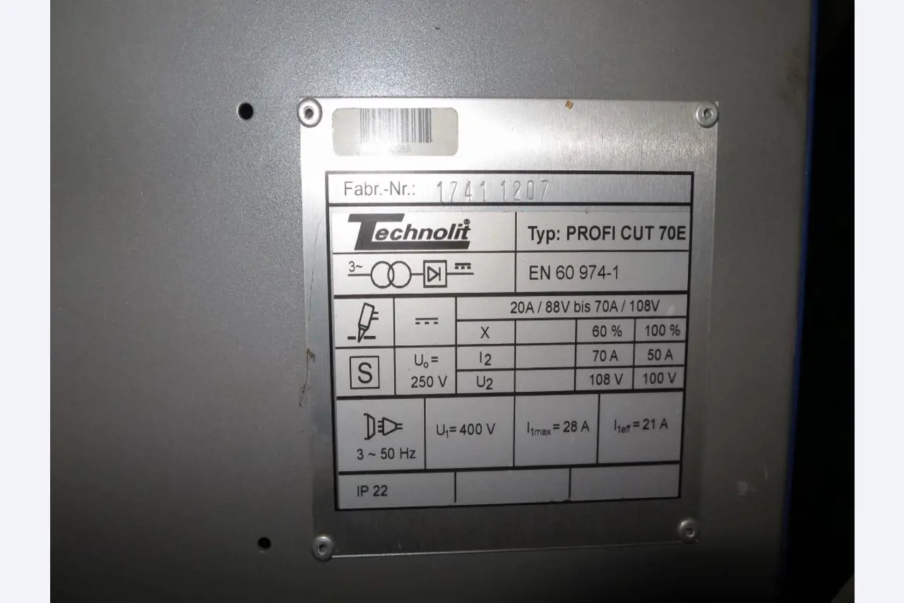 dobro vzdrževani gradbeni stroji, oprema za gradbene stroje in vozila.-2