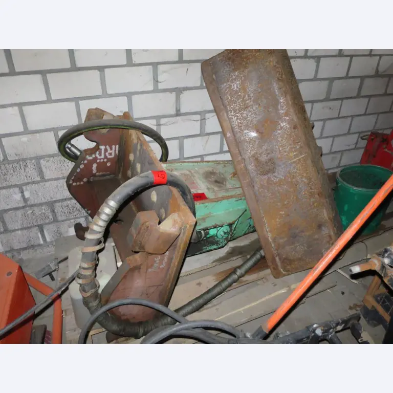 dobro vzdrževani gradbeni stroji, oprema za gradbene stroje in vozila.-1