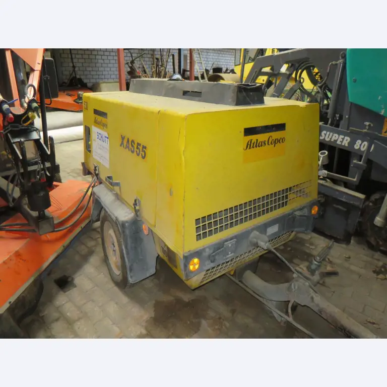 dobro vzdrževani gradbeni stroji, oprema za gradbene stroje in vozila.-1