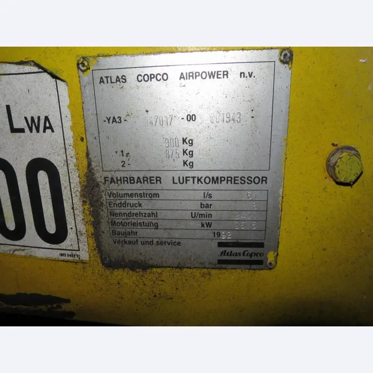 dobro vzdrževani gradbeni stroji, oprema za gradbene stroje in vozila.-3