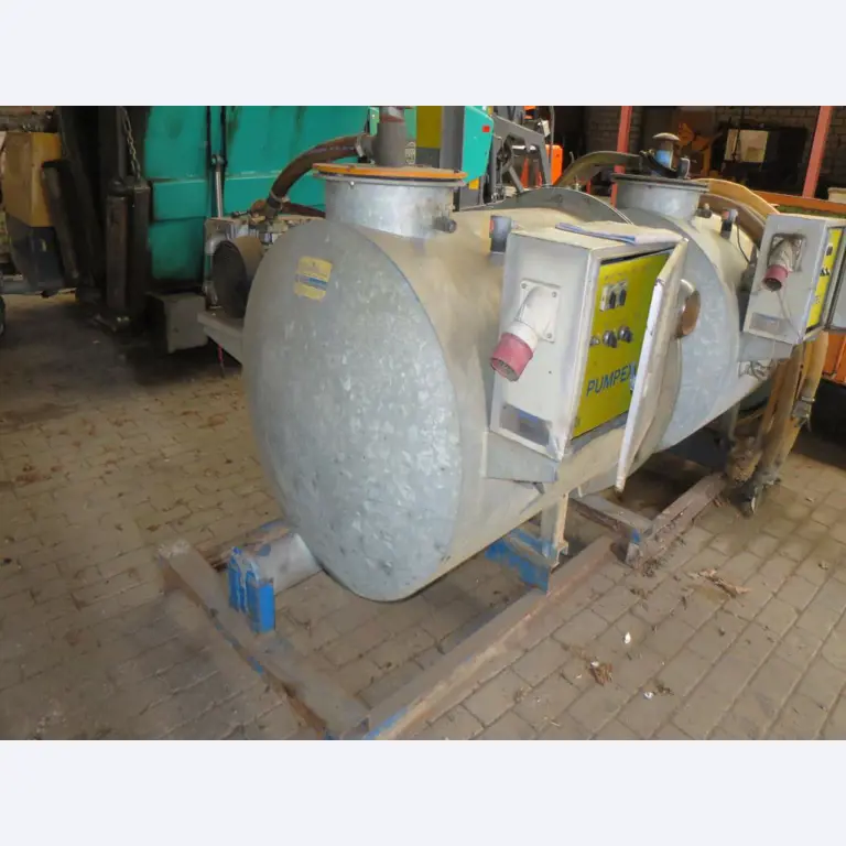 dobro vzdrževani gradbeni stroji, oprema za gradbene stroje in vozila.-1