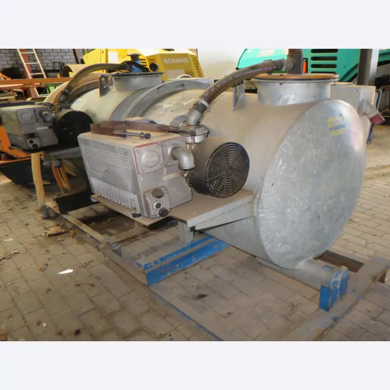 dobro vzdrževani gradbeni stroji, oprema za gradbene stroje in vozila.-3