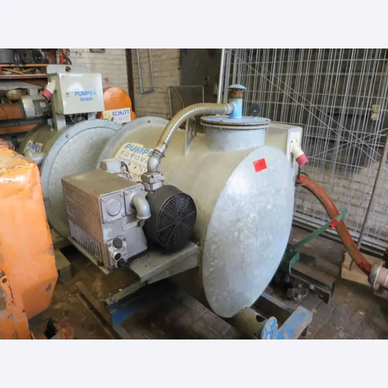 dobro vzdrževani gradbeni stroji, oprema za gradbene stroje in vozila.-1