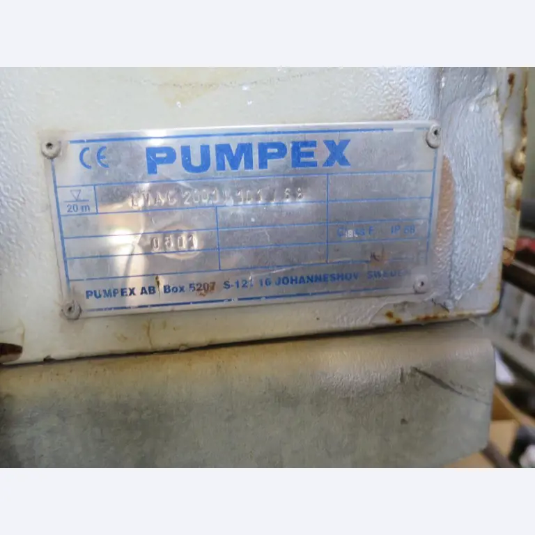 dobro vzdrževani gradbeni stroji, oprema za gradbene stroje in vozila.-2