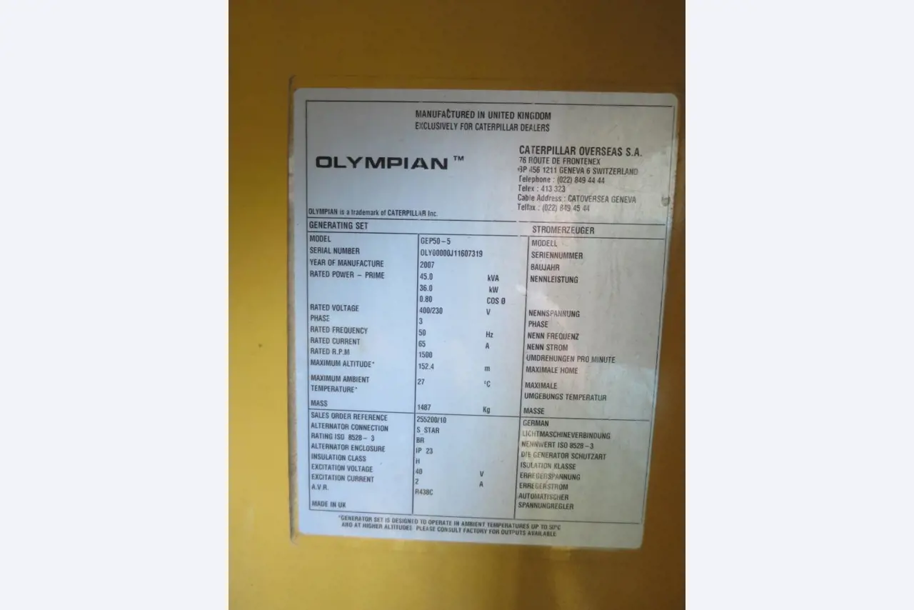 dobro vzdrževani gradbeni stroji, oprema za gradbene stroje in vozila.-3