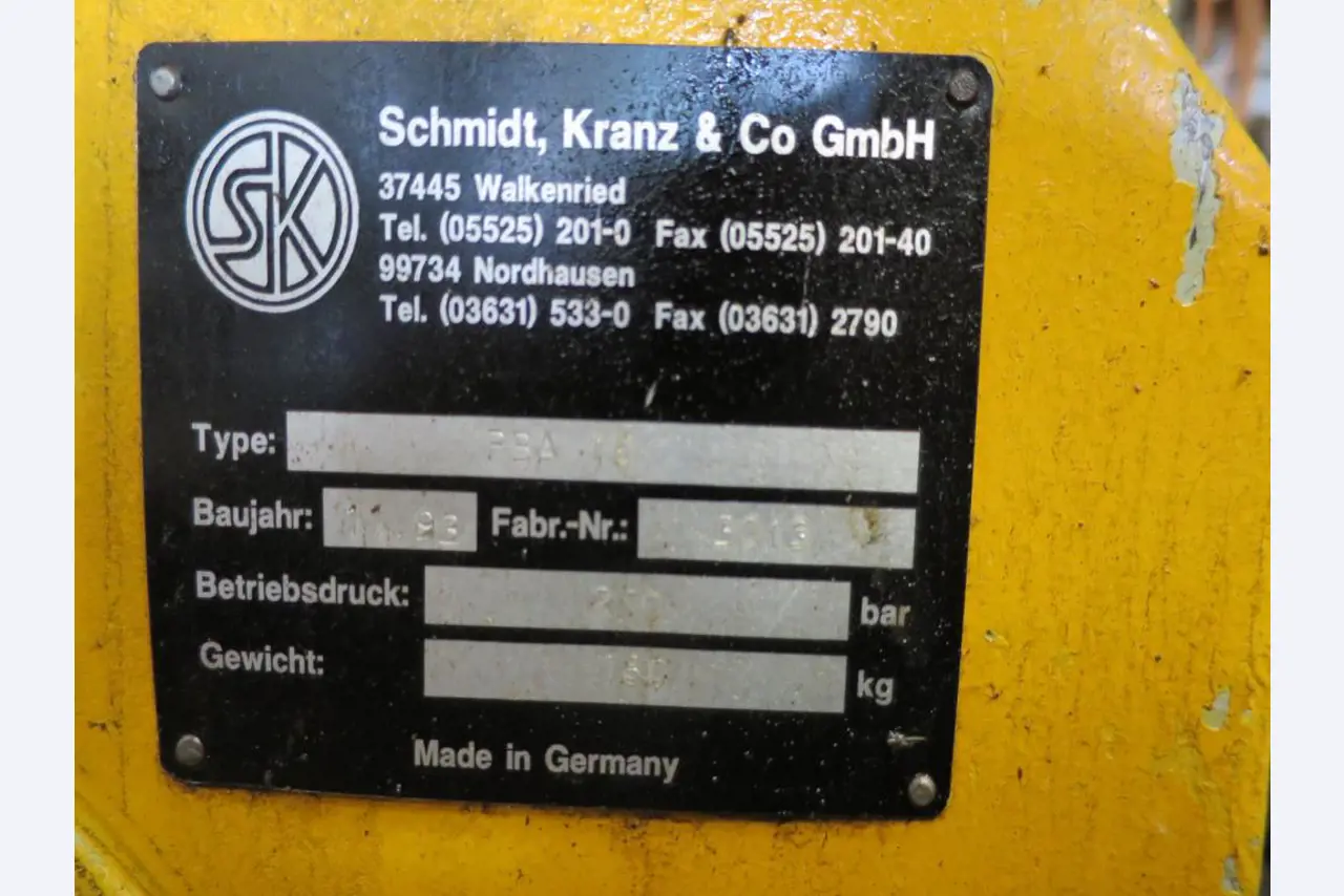 dobro vzdrževani gradbeni stroji, oprema za gradbene stroje in vozila.-2