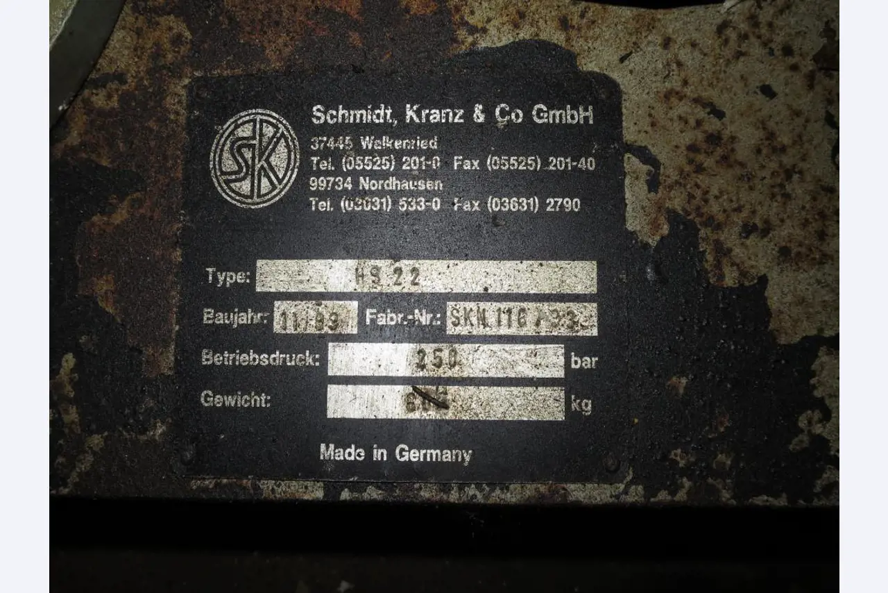 dobro vzdrževani gradbeni stroji, oprema za gradbene stroje in vozila.-3