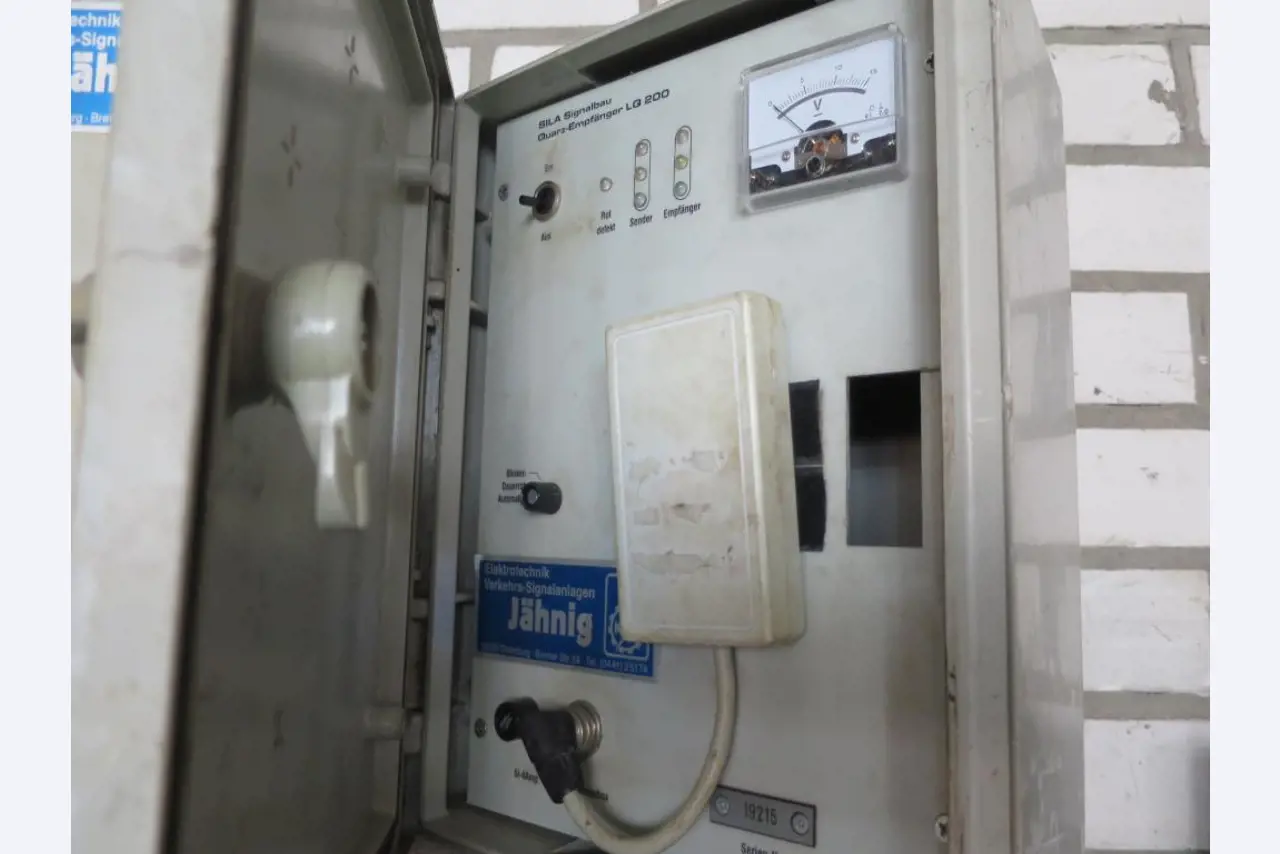 dobro vzdrževani gradbeni stroji, oprema za gradbene stroje in vozila.-2