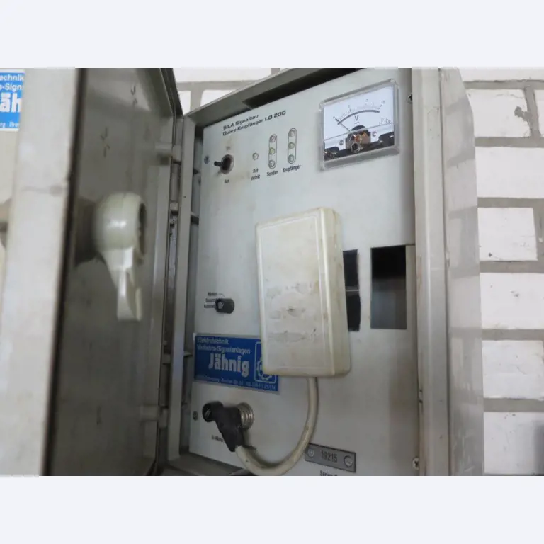 dobro vzdrževani gradbeni stroji, oprema za gradbene stroje in vozila.-2