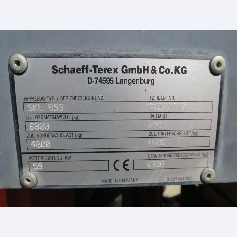 dobro vzdrževani gradbeni stroji, oprema za gradbene stroje in vozila.-2