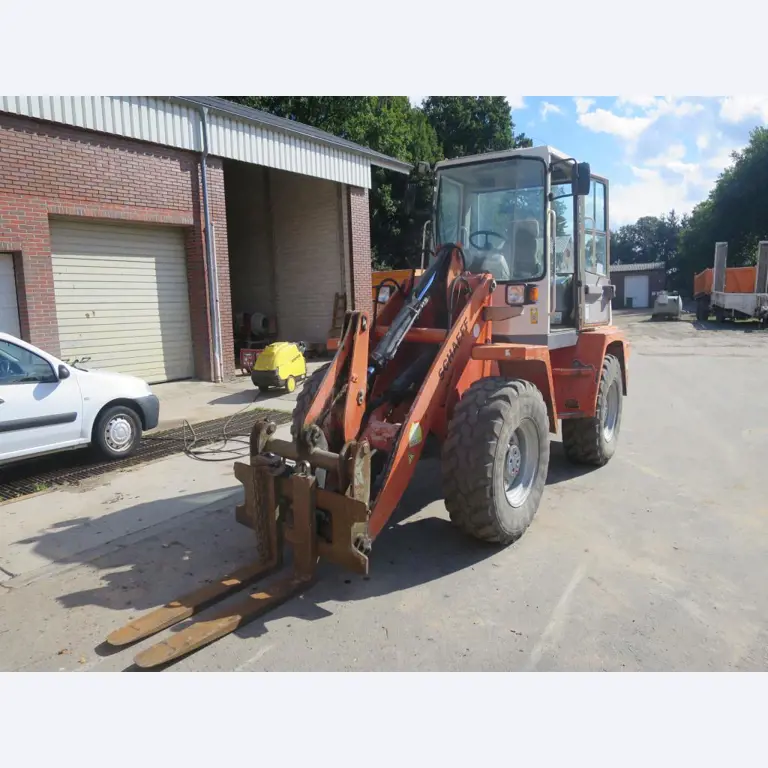 dobro vzdrževani gradbeni stroji, oprema za gradbene stroje in vozila.-3