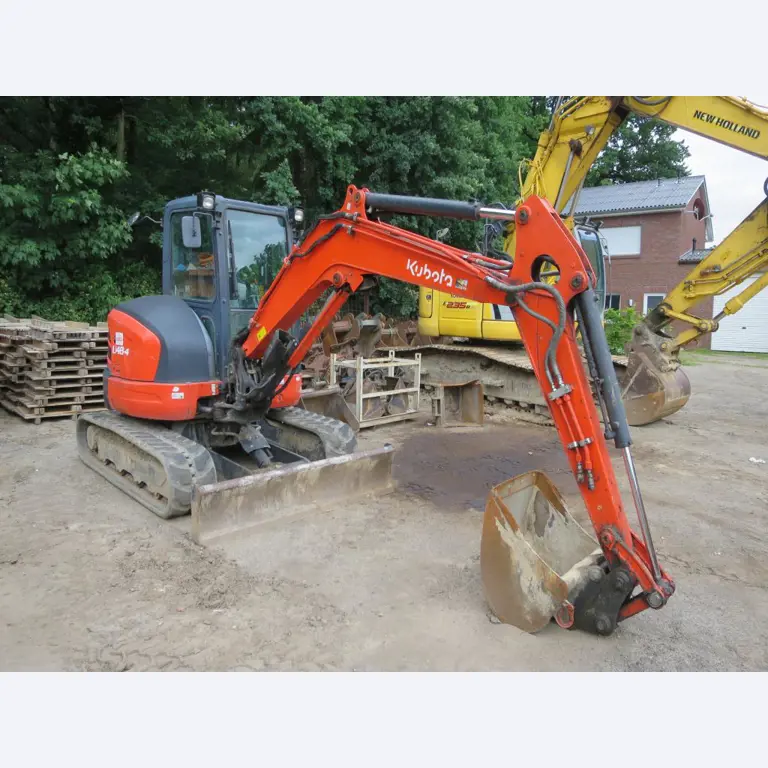 dobro vzdrževani gradbeni stroji, oprema za gradbene stroje in vozila.-2